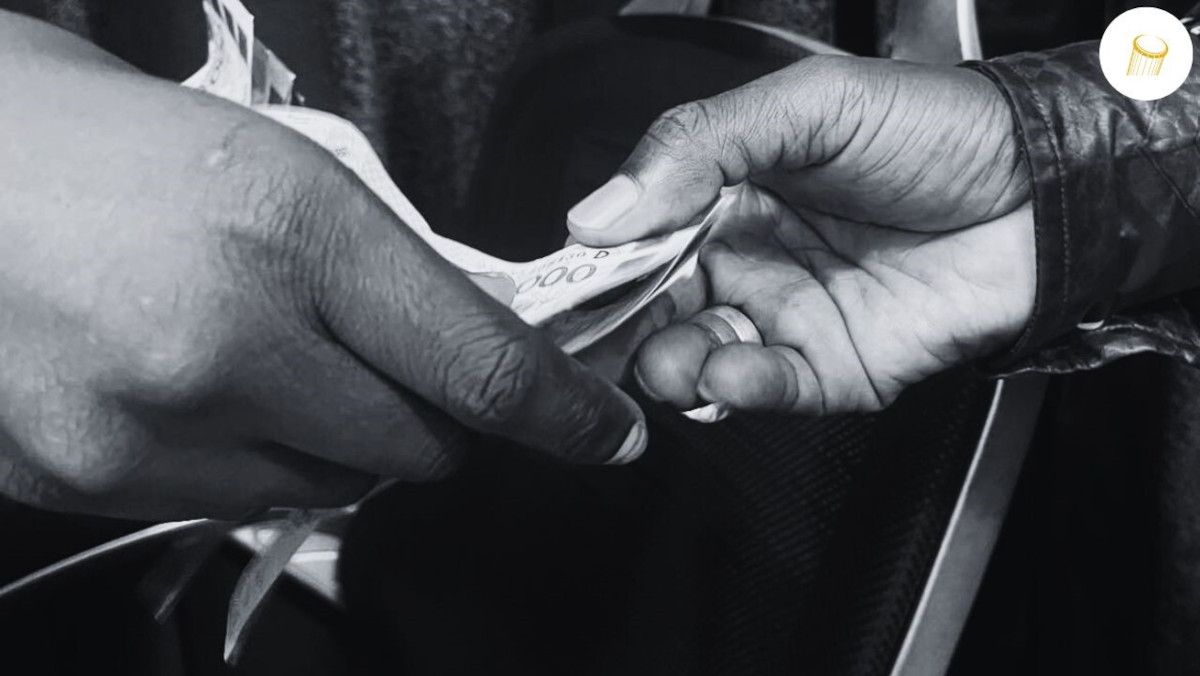Corruption in Mali: cash exchange in Bamako