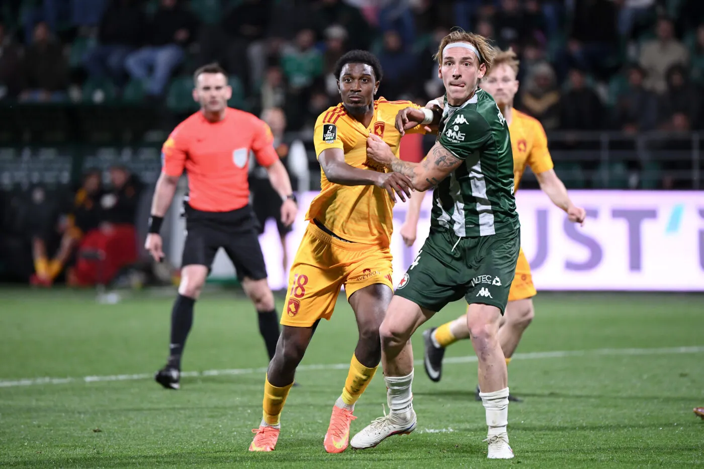 Rodez players celebrating a goal against Red Star