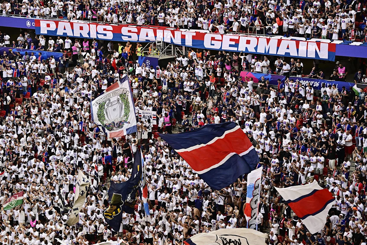 PSG and Arsenal players on the pitch before Champions League final