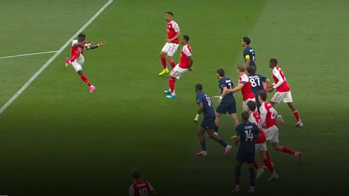 Bukayo Saka's hand during PSG vs Arsenal Champions League final on May 30, 2026 Bukayo Saka's hand during PSG vs Arsenal Champions League final on May 30, 2026