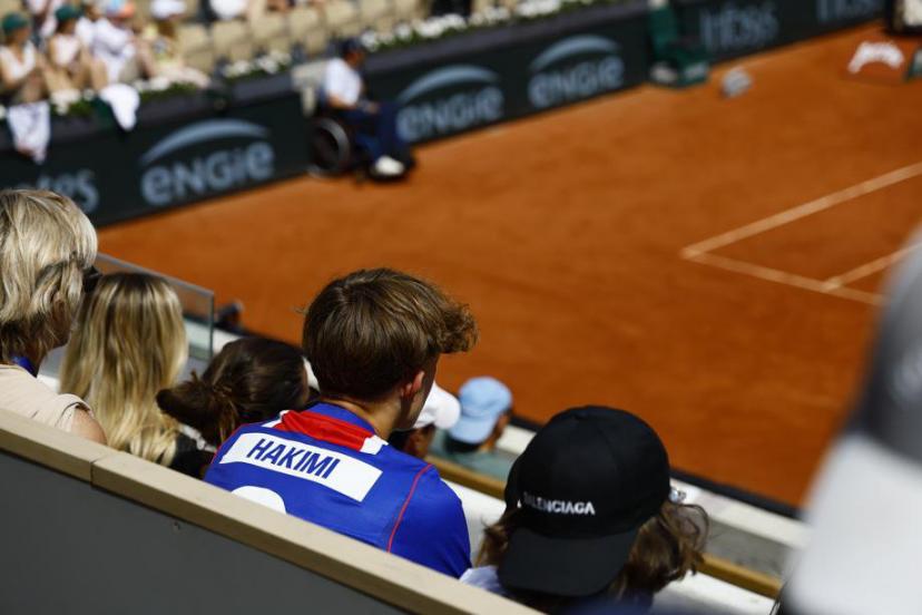 fans wearing psg jerseys at Roland garros