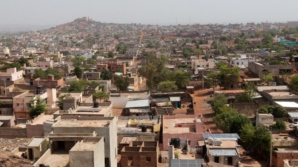 Vue générale de Bamako après les attaques lancées contre des bases militaires à travers le pays, à Bamako, au Mali, le 25 avril 2026.