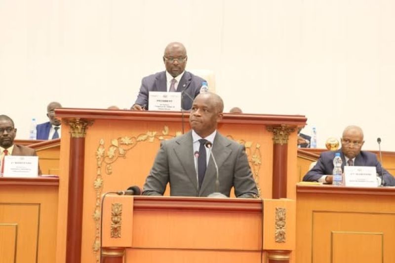 Government officials facing deputies at National Assembly