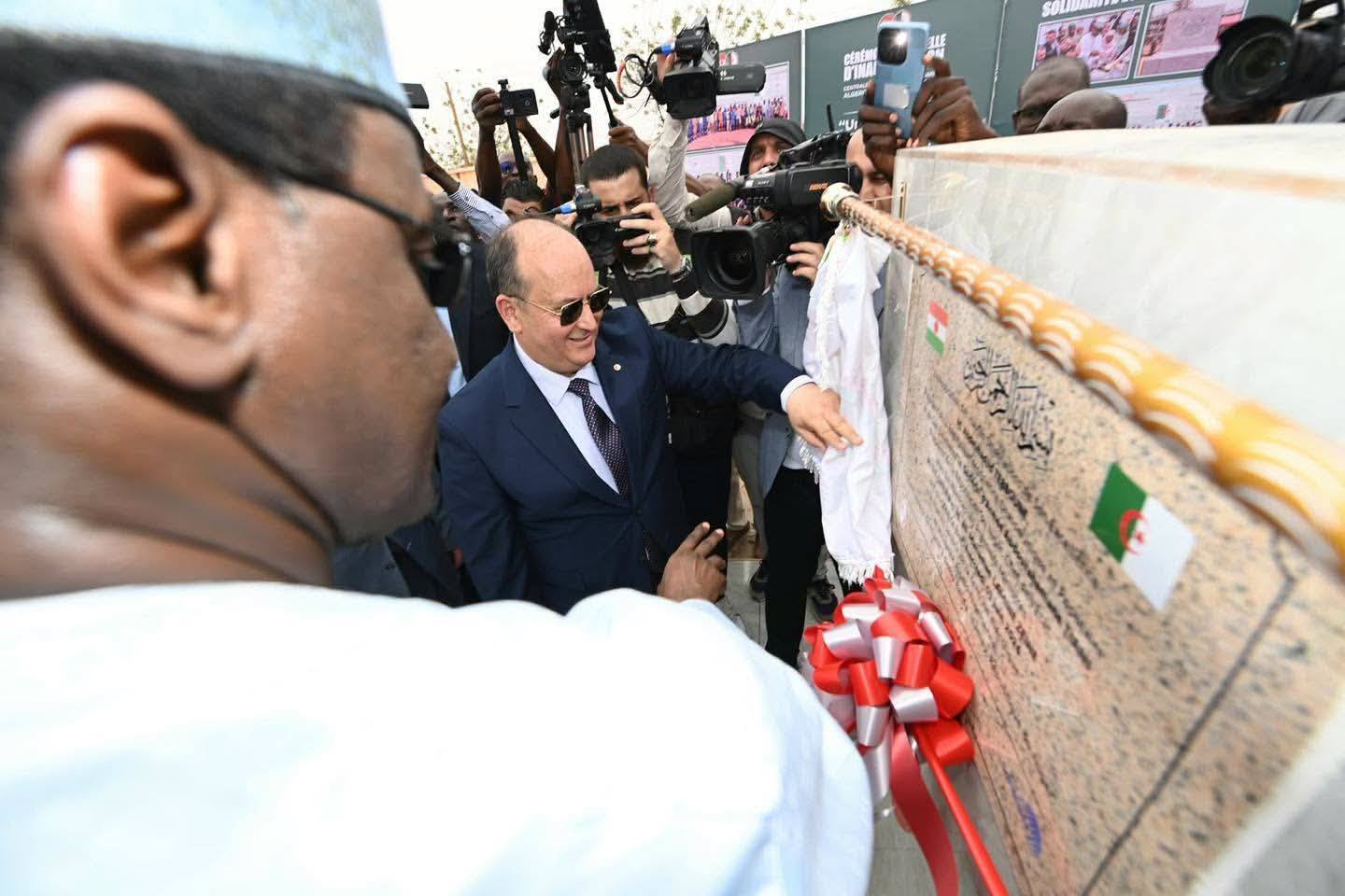 Official photo of Algeria-Niger power plant inauguration