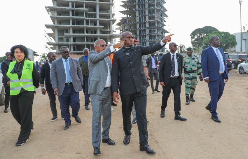  Gabonese President inspecting coastal development projects