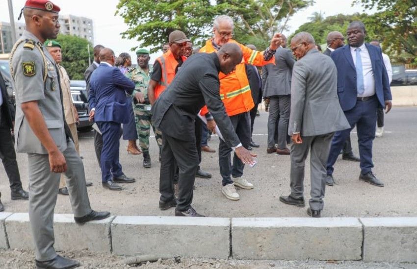Gabonese President reviewing coastal development plans