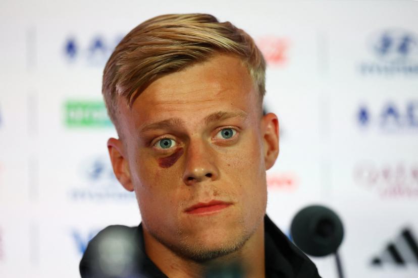 Jean-Paul van Hecke speaking at a press conference