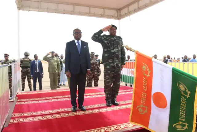 President Romuald Wadagni of Bénin (left) and General Abdourahmane Tiani of Niger (right) shake hands during their June meeting, symbolizing a new chapter in bilateral relations.