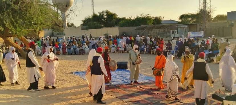 A newlywed couple in N'Djamena during a sudanese-inspired wedding ceremony